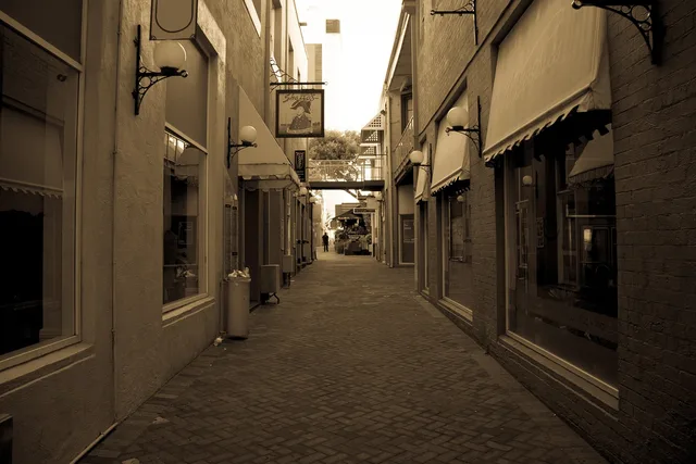 cobblestone, old cobblestone street, perth, building, architecture, street, shopping, stores, shops, brown shopping, brown street, brown shop, perth, perth, perth, perth, perth. Retail space checklist for a food tenant: what to ask before the lease