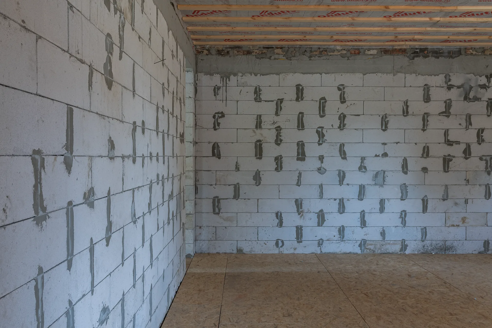 Panorama of a building site from the inside. EVs: 17, WB: 3300K. Tenant improvements as a construction project hidden inside a lease