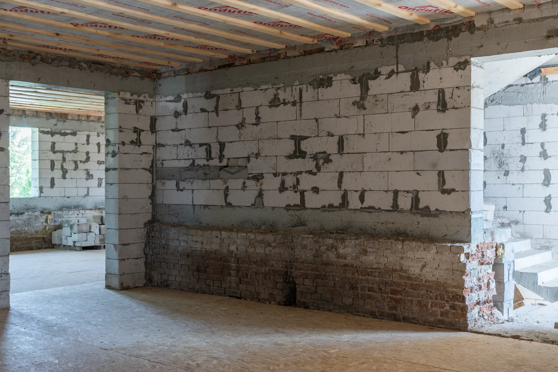 Panorama of a building site from the inside. EVs: 17, WB: 3300K. Seven layers make up tenant improvements rules for 2027: here is how a reviewer reads them