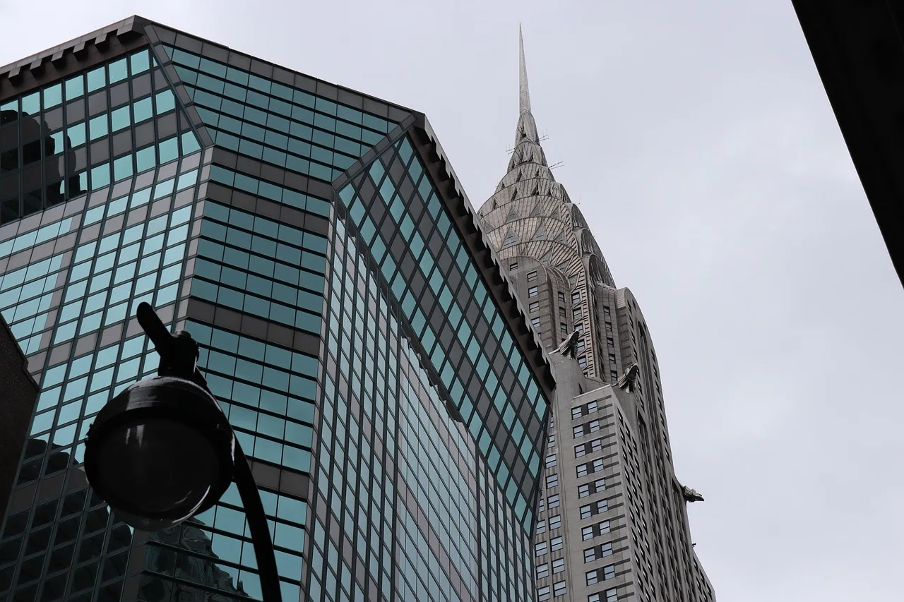 architecture, buildings, skyscrapers, building exterior, façade, city, urban, downtown, landmark, chrysler building, modern building, office building, residential building, apartment, nyc, new york, manhattan, usa, america. How Texas, California and New York lease law differs on key clauses